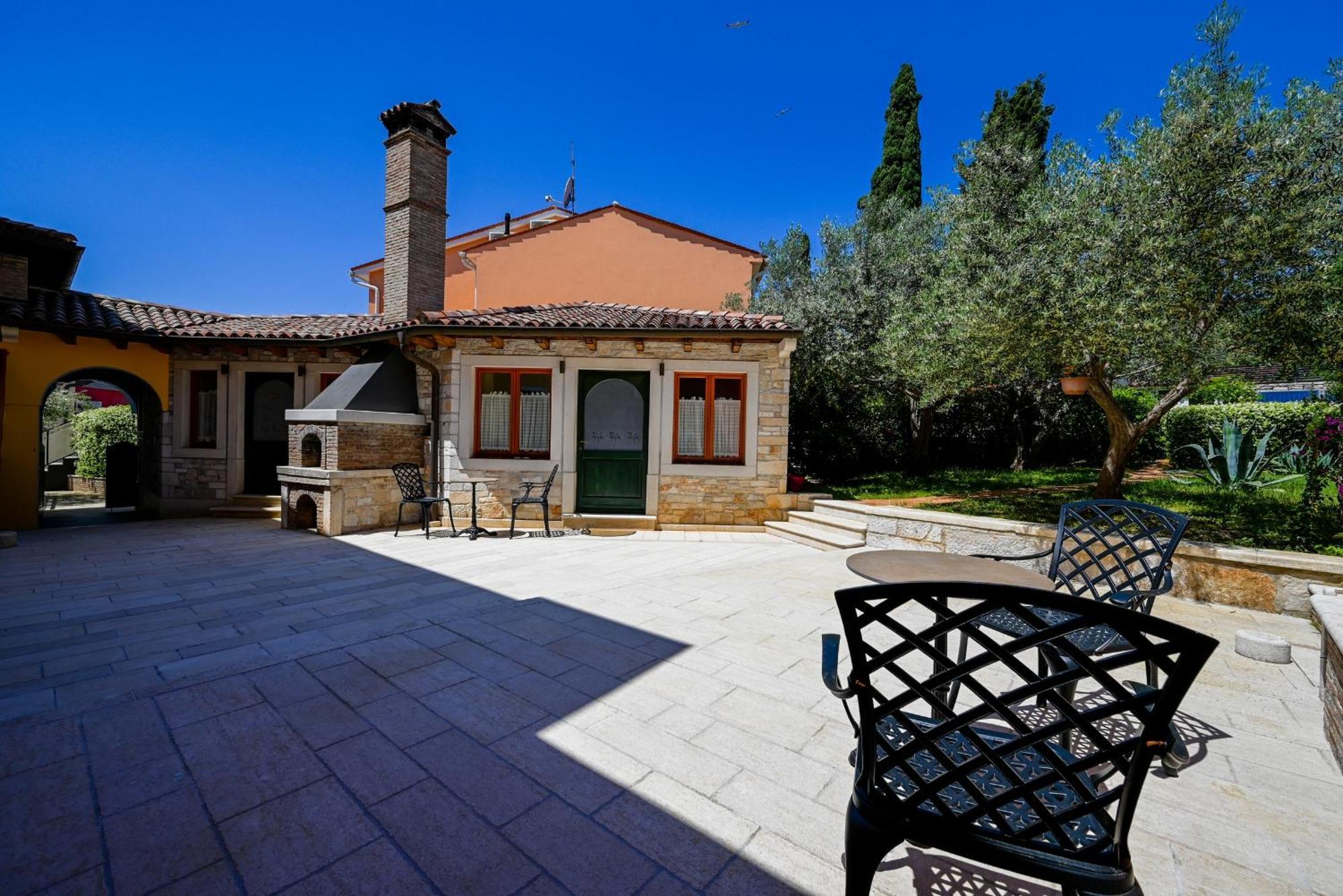 Casa Degli Artisti *